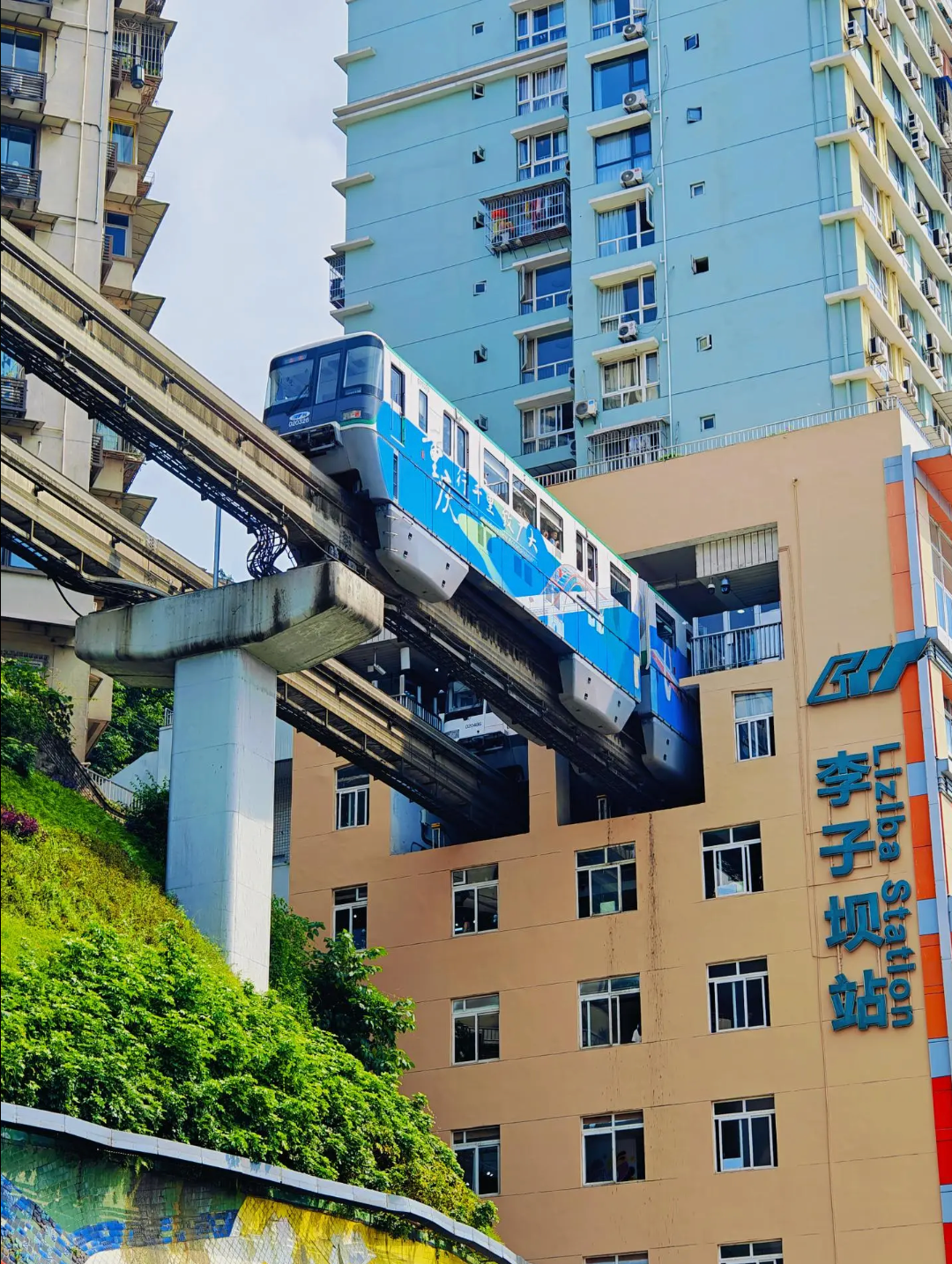 Liziba train passing through a Chongqing building
